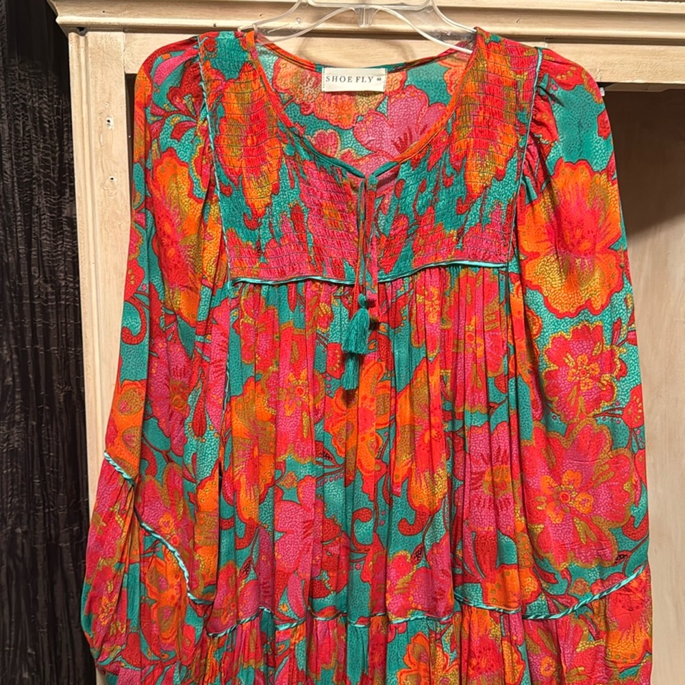 Gorgeous for any season blouse a must have